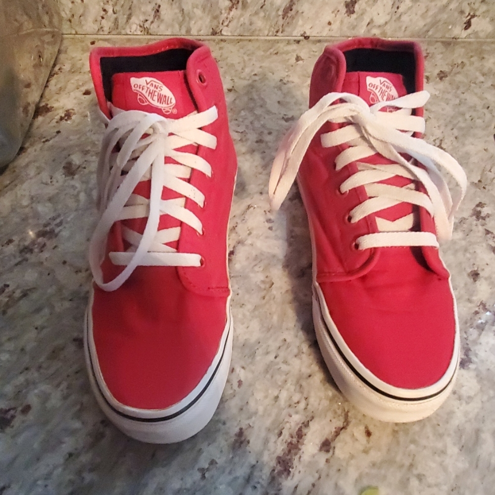Red Vans sneackers 🚫 WOMEN OR MEN🚫